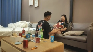日韩欧美不卡一区二区高清-vavababy 面 試 畢 業 生 被 颻 渴 的 OL約 到 旅 館 脫 下 褲 子 吃 各 種 姿 勢 狂 抽 猛 送 全 部 射 嘴 巴 吞 淨